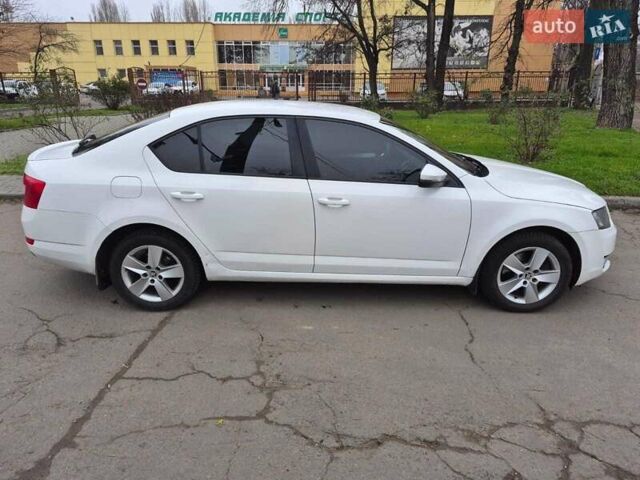 Білий Шкода Октавія, об'ємом двигуна 1.8 л та пробігом 250 тис. км за 9999 $, фото 4 на Automoto.ua