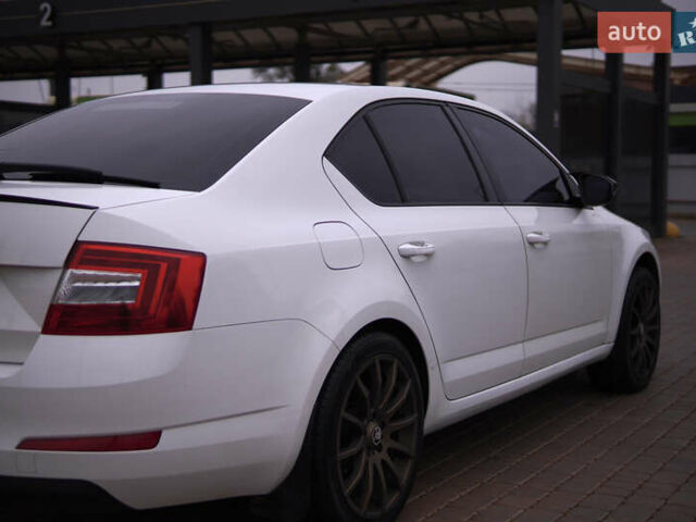 Белый Шкода Октавия, объемом двигателя 1.4 л и пробегом 254 тыс. км за 10500 $, фото 4 на Automoto.ua