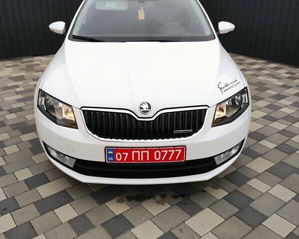 Шкода Октавия 2013 в Полтаве на Automoto.ua Белый Шкода Октавия, объемом двигателя 1.6 л и пробегом 255 тыс. км за 11750 $, фото 8 на Automoto.ua