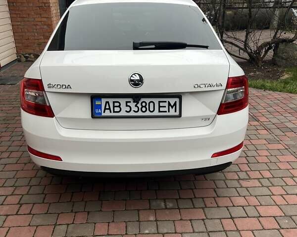 Белый Шкода Октавия, объемом двигателя 1.4 л и пробегом 198 тыс. км за 10800 $, фото 2 на Automoto.ua