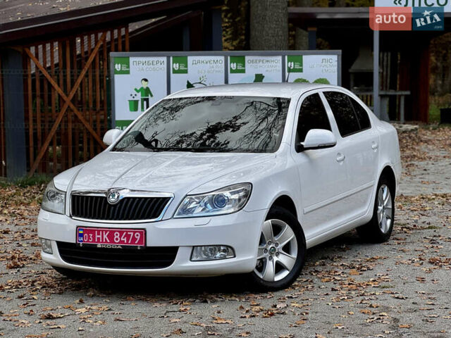 Белый Шкода Октавия, объемом двигателя 2 л и пробегом 223 тыс. км за 10700 $, фото 1 на Automoto.ua