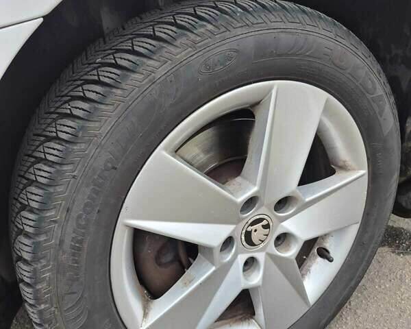 Білий Шкода Октавія, об'ємом двигуна 1.8 л та пробігом 250 тис. км за 9999 $, фото 12 на Automoto.ua