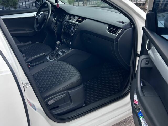 Белый Шкода Октавия, объемом двигателя 1.4 л и пробегом 206 тыс. км за 10600 $, фото 11 на Automoto.ua