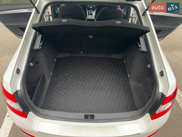 Белый Шкода Октавия, объемом двигателя 1.8 л и пробегом 217 тыс. км за 10000 $, фото 19 на Automoto.ua