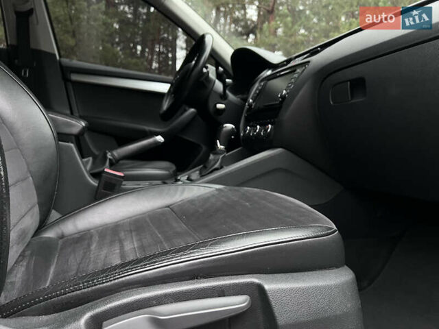 Білий Шкода Октавія, об'ємом двигуна 1.97 л та пробігом 348 тис. км за 14000 $, фото 34 на Automoto.ua