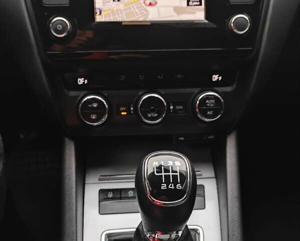 Шкода Октавия 2013 в Полтаве на Automoto.ua Белый Шкода Октавия, объемом двигателя 1.6 л и пробегом 255 тыс. км за 11750 $, фото 19 на Automoto.ua