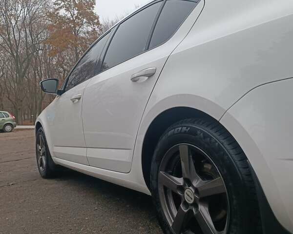 Белый Шкода Октавия, объемом двигателя 1.4 л и пробегом 156 тыс. км за 12200 $, фото 7 на Automoto.ua