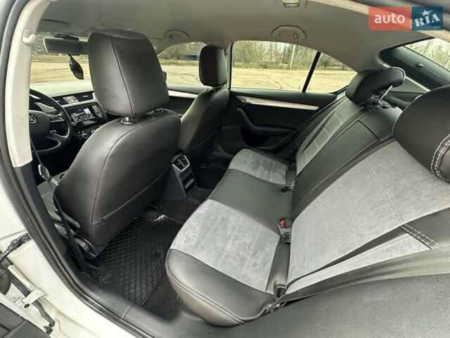 Білий Шкода Октавія, об'ємом двигуна 1.97 л та пробігом 280 тис. км за 9800 $, фото 9 на Automoto.ua