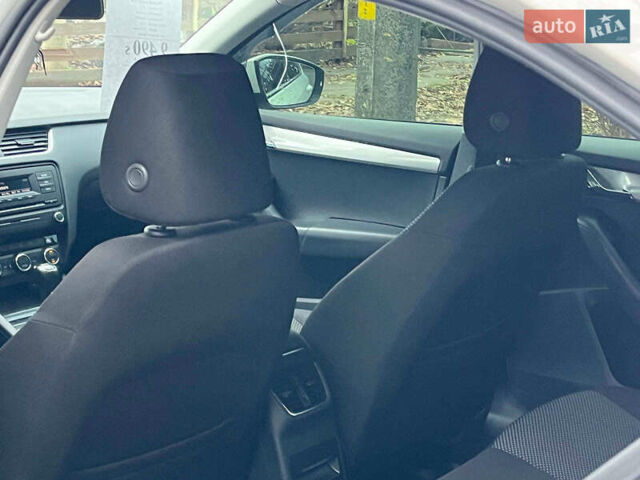 Білий Шкода Октавія, об'ємом двигуна 1.8 л та пробігом 217 тис. км за 9490 $, фото 9 на Automoto.ua