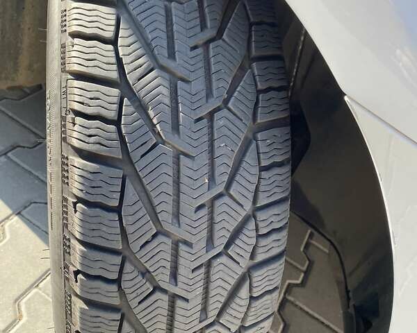 Білий Шкода Октавія, об'ємом двигуна 1.6 л та пробігом 221 тис. км за 11500 $, фото 5 на Automoto.ua