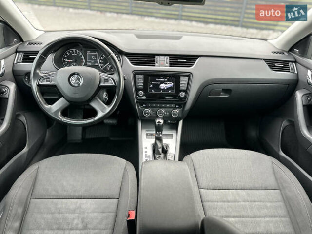 Белый Шкода Октавия, объемом двигателя 1.6 л и пробегом 227 тыс. км за 11800 $, фото 23 на Automoto.ua