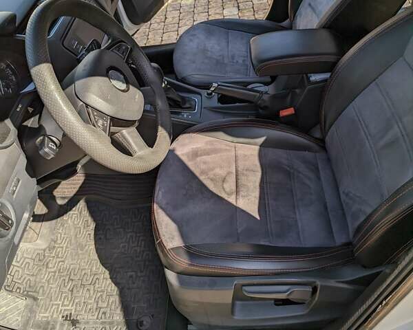 Белый Шкода Октавия, объемом двигателя 1.99 л и пробегом 136 тыс. км за 14000 $, фото 7 на Automoto.ua