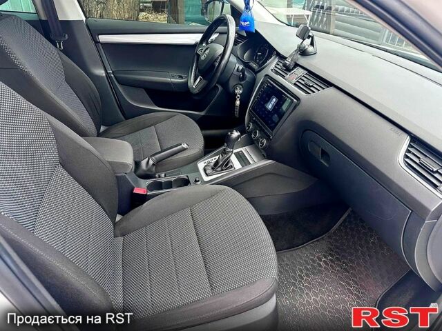 Шкода Октавия 2014 в Кропивницком (Кировограде) на Automoto.ua Белый Шкода Октавия, объемом двигателя 1.8 л и пробегом 97 тыс. км за 11500 $, фото 7 на Automoto.ua