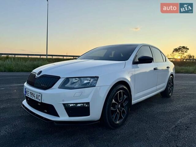 Шкода Октавия 2014 в Днепре (Днепропетровске) на Automoto.ua Белый Шкода Октавия, объемом двигателя 1.8 л и пробегом 230 тыс. км за 12000 $, фото 2 на Automoto.ua
