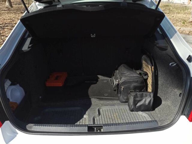 Белый Шкода Октавия, объемом двигателя 1.2 л и пробегом 220 тыс. км за 9000 $, фото 12 на Automoto.ua