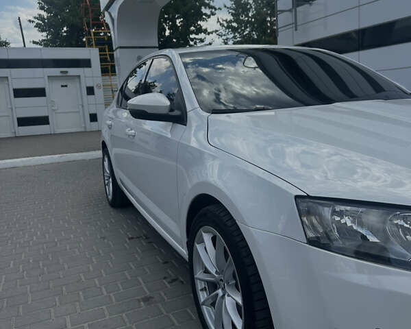 Белый Шкода Октавия, объемом двигателя 1.6 л и пробегом 285 тыс. км за 11700 $, фото 1 на Automoto.ua