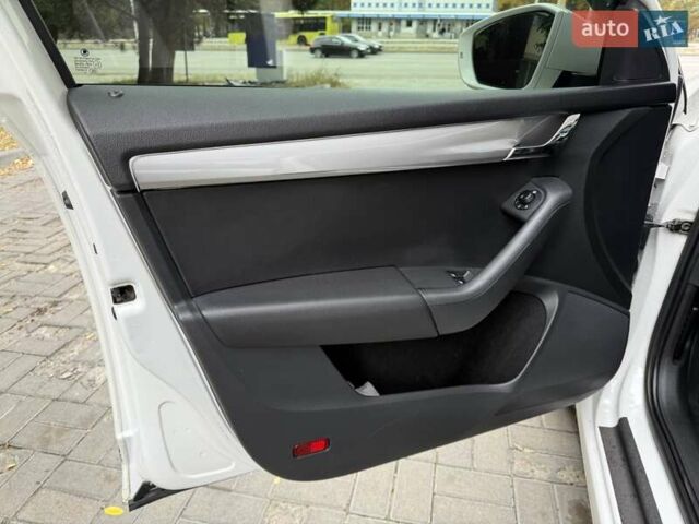 Белый Шкода Октавия, объемом двигателя 1.2 л и пробегом 179 тыс. км за 8800 $, фото 21 на Automoto.ua