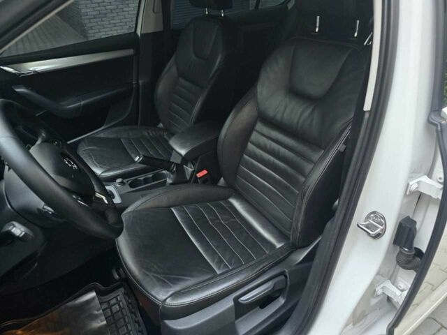 Белый Шкода Октавия, объемом двигателя 2 л и пробегом 328 тыс. км за 11499 $, фото 8 на Automoto.ua