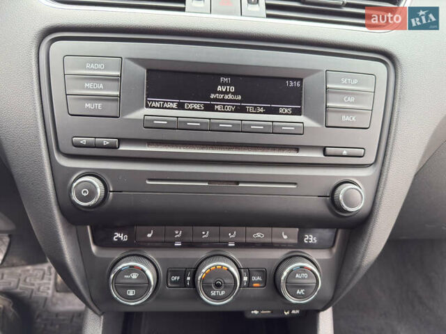 Білий Шкода Октавія, об'ємом двигуна 1.4 л та пробігом 194 тис. км за 8800 $, фото 20 на Automoto.ua