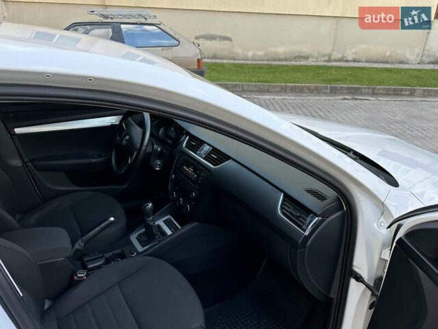 Шкода Октавия 2014 в Каменце-Подольском на Automoto.ua Белый Шкода Октавия, объемом двигателя 1.6 л и пробегом 180 тыс. км за 10800 $, фото 19 на Automoto.ua