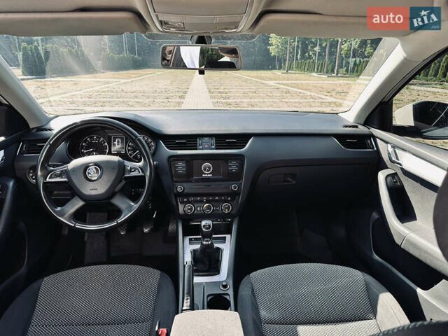 Белый Шкода Октавия, объемом двигателя 1.2 л и пробегом 151 тыс. км за 11000 $, фото 9 на Automoto.ua