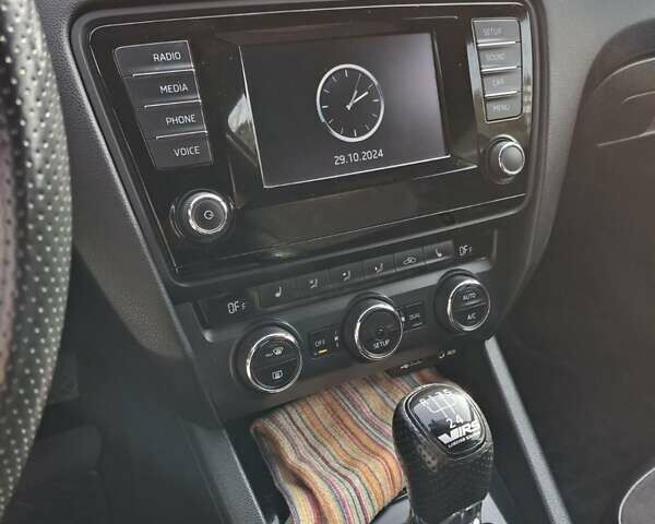 Шкода Октавия 2014 в Хмельницком на Automoto.ua Белый Шкода Октавия, объемом двигателя 1.2 л и пробегом 262 тыс. км за 9200 $, фото 6 на Automoto.ua