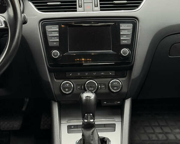 Белый Шкода Октавия, объемом двигателя 1.4 л и пробегом 181 тыс. км за 10200 $, фото 12 на Automoto.ua