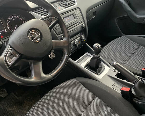 Білий Шкода Октавія, об'ємом двигуна 1.39 л та пробігом 280 тис. км за 7500 $, фото 12 на Automoto.ua