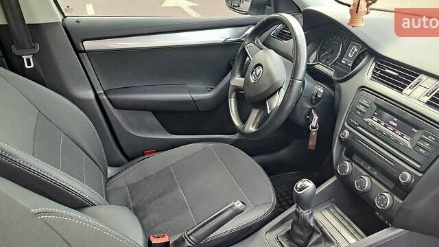 Білий Шкода Октавія, об'ємом двигуна 1.6 л та пробігом 183 тис. км за 9300 $, фото 13 на Automoto.ua