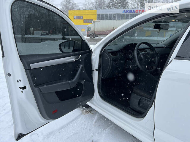 Белый Шкода Октавия, объемом двигателя 1.6 л и пробегом 202 тыс. км за 11800 $, фото 33 на Automoto.ua