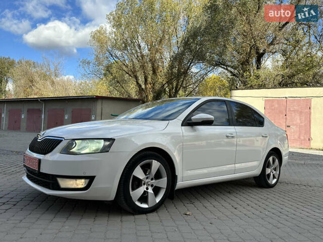 Шкода Октавия 2014 в Каменце-Подольском на Automoto.ua Белый Шкода Октавия, объемом двигателя 1.6 л и пробегом 180 тыс. км за 10800 $, фото 1 на Automoto.ua