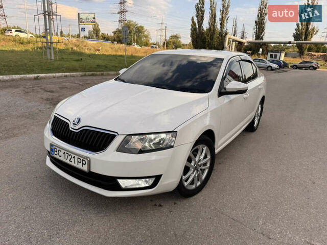 Белый Шкода Октавия, объемом двигателя 1.6 л и пробегом 280 тыс. км за 9500 $, фото 1 на Automoto.ua