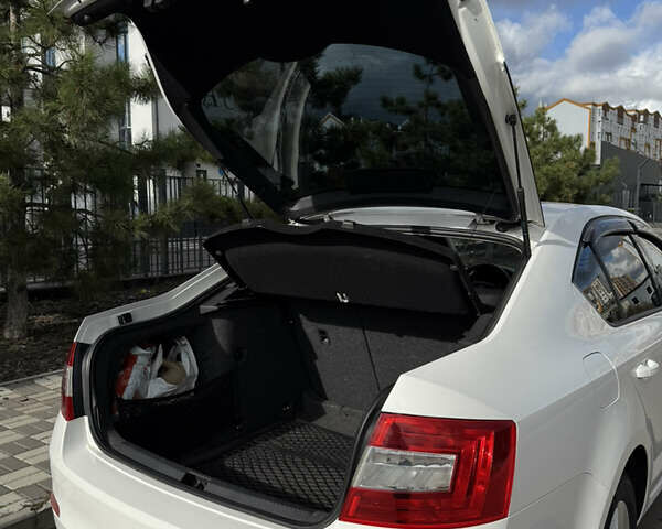 Белый Шкода Октавия, объемом двигателя 1.4 л и пробегом 130 тыс. км за 10000 $, фото 26 на Automoto.ua