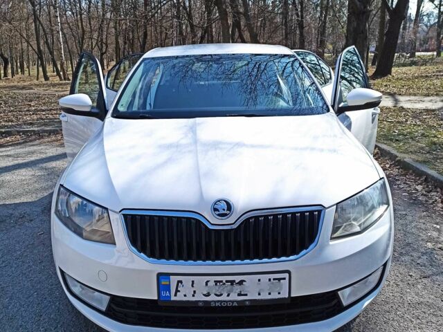 Белый Шкода Октавия, объемом двигателя 1.2 л и пробегом 220 тыс. км за 9000 $, фото 1 на Automoto.ua