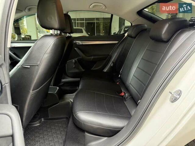 Белый Шкода Октавия, объемом двигателя 1.2 л и пробегом 179 тыс. км за 8800 $, фото 14 на Automoto.ua
