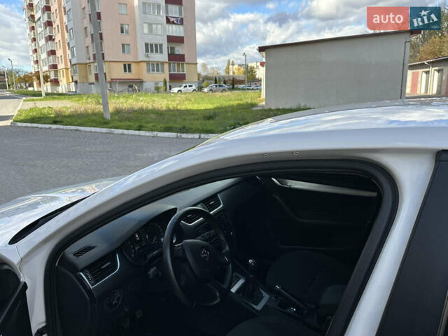 Белый Шкода Октавия, объемом двигателя 1.6 л и пробегом 180 тыс. км за 10700 $, фото 25 на Automoto.ua