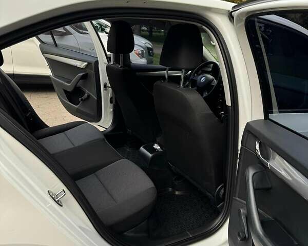 Белый Шкода Октавия, объемом двигателя 1.4 л и пробегом 289 тыс. км за 8000 $, фото 10 на Automoto.ua