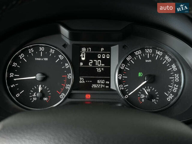 Белый Шкода Октавия, объемом двигателя 1.6 л и пробегом 282 тыс. км за 10500 $, фото 53 на Automoto.ua