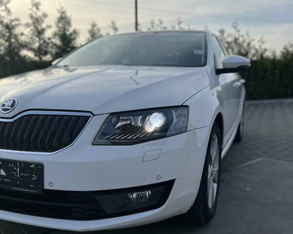 Шкода Октавія 2014 у Хусте на Automoto.ua Білий Шкода Октавія, об'ємом двигуна 1.97 л та пробігом 252 тис. км за 12200 $, фото 5 на Automoto.ua
