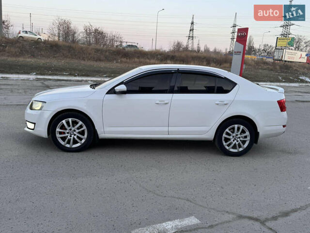 Белый Шкода Октавия, объемом двигателя 1.6 л и пробегом 280 тыс. км за 9000 $, фото 1 на Automoto.ua