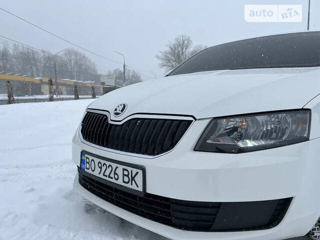 Білий Шкода Октавія, об'ємом двигуна 1.6 л та пробігом 202 тис. км за 11800 $, фото 4 на Automoto.ua