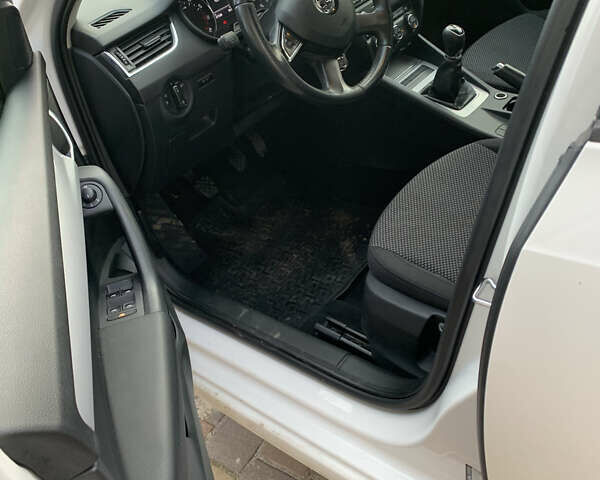 Білий Шкода Октавія, об'ємом двигуна 1.39 л та пробігом 280 тис. км за 7500 $, фото 15 на Automoto.ua
