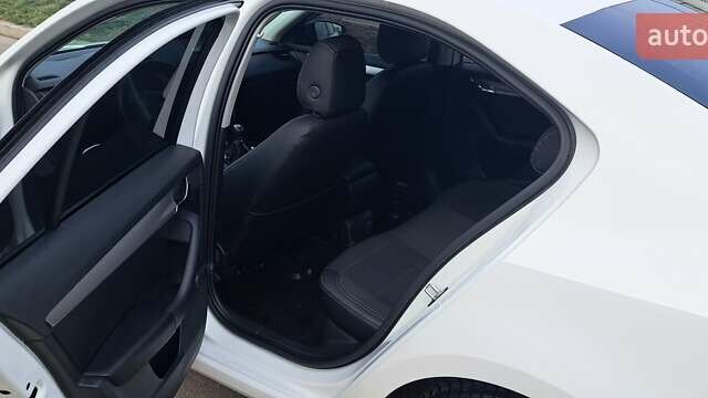 Білий Шкода Октавія, об'ємом двигуна 1.6 л та пробігом 183 тис. км за 9300 $, фото 9 на Automoto.ua