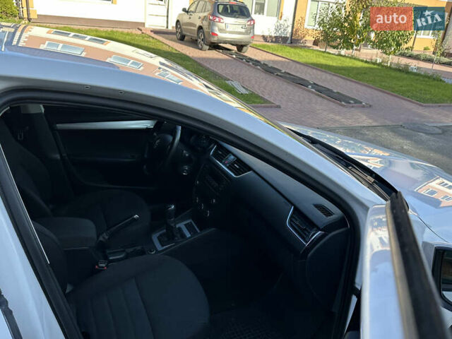 Белый Шкода Октавия, объемом двигателя 1.6 л и пробегом 183 тыс. км за 10300 $, фото 15 на Automoto.ua