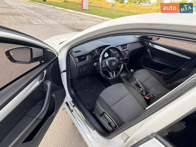 Белый Шкода Октавия, объемом двигателя 1.6 л и пробегом 280 тыс. км за 9500 $, фото 14 на Automoto.ua