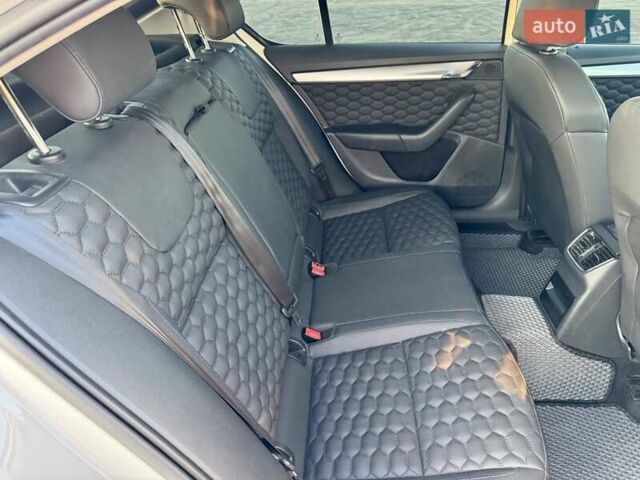 Шкода Октавия 2014 в Днепре (Днепропетровске) на Automoto.ua Белый Шкода Октавия, объемом двигателя 1.8 л и пробегом 230 тыс. км за 12000 $, фото 10 на Automoto.ua