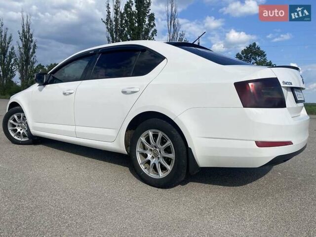 Білий Шкода Октавія, об'ємом двигуна 1.6 л та пробігом 275 тис. км за 9350 $, фото 1 на Automoto.ua