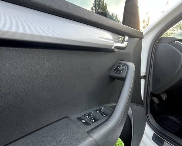 Шкода Октавія 2014 у Хусте на Automoto.ua Білий Шкода Октавія, об'ємом двигуна 1.97 л та пробігом 252 тис. км за 12200 $, фото 45 на Automoto.ua