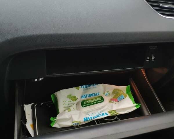 Белый Шкода Октавия, объемом двигателя 1.8 л и пробегом 130 тыс. км за 10599 $, фото 4 на Automoto.ua