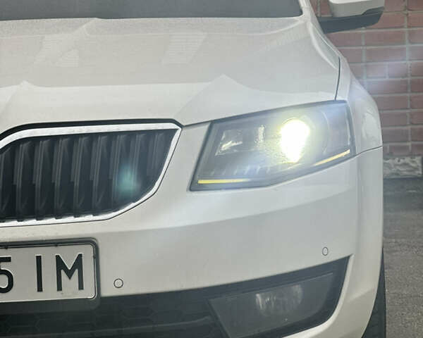 Білий Шкода Октавія, об'ємом двигуна 1.97 л та пробігом 295 тис. км за 12700 $, фото 6 на Automoto.ua